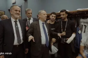 Μπαλτάκος στους παίκτες της Εθνικής: "Μην μου πείτε για πριμ, είναι κατοχυρωμένο"