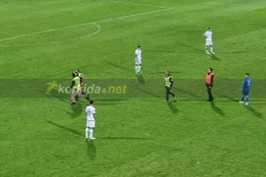 Κοσοβάρος "εισέβαλε" στο γήπεδο, άμεση κινητοποίηση! (βίντεο/φώτος)