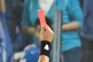 Καρμιώτισσα-Ανόρθωση: Με κόκκινες κάρτες οι παίκτες