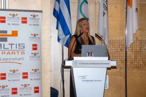 Στη διάσκεψη Τύπου της Κυπριακής Ομοσπονδίας Αυτοκινήτου η Κάλλη Χατζηιωσήφ