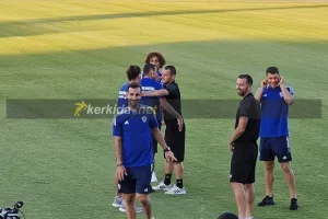 Αγκαλιές Ανορθωσιατών με Καλτσά και Χουσμπάουερ (φώτος)