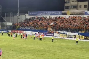 ΑΠΟΕΛ: Τα "ΟΛΕ - ΟΛΕ" των Πορτοκαλί με παίκτες (βίντεο/φώτος)
