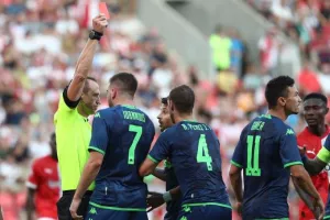 Η UEFA έβαλε στην... κατάψυξη τους διαιτητές που «έσφαξαν» τον Παναθηναϊκό με Σλάβια!