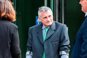 Ταχυδρόμος χρησιμοποιούσε σκάλα για να... κλέβει εσώρουχα