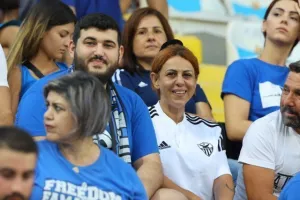 (Φωτορεπορτάζ) Ο κόσμος στο Ανόρθωση-ΑΠΟΕΛ