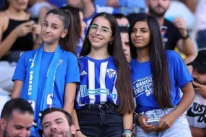 (Φωτορεπορτάζ) Ο κόσμος στο Ανόρθωση-ΑΠΟΕΛ