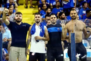 (Φωτορεπορτάζ) Ο κόσμος στο Ανόρθωση-ΑΠΟΕΛ