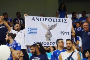 (Φωτορεπορτάζ) Ο κόσμος στο Ανόρθωση-ΑΠΟΕΛ