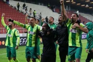 Η βραδιά έκλεισε με "ΑΕΚ, ΑΕΚ..." μαζί με τον κόσμο! (βίντεο kerkida)