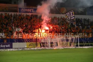 (Φωτορεπορτάζ) Ο κόσμος στο Ανόρθωση-ΑΠΟΕΛ