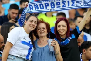 (Φωτορεπορτάζ) Ο κόσμος στο Ανόρθωση-ΑΠΟΕΛ