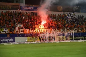 (Φωτορεπορτάζ) Ο κόσμος στο Ανόρθωση-ΑΠΟΕΛ