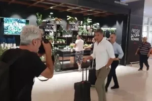 Προσγειώθηκε στην Ελλάδα ο νέος προπονητής του Ολυμπιακού