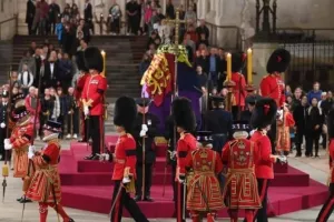 «Έσπασε» κάθε ρεκόρ τηλεθέασης του BBC η κηδεία της Ελισάβετ