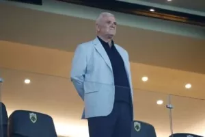 Αν δεν το πάρει η ΑΕΚ... (Ατάκα)