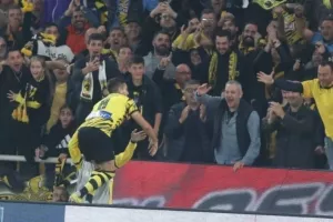 "Έλιωσε" τον ΠΑΟΚ στην Arena της η ΑΕΚ!