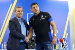 Τελευταίο χαρτί;