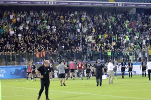 Εκτός έδρας;