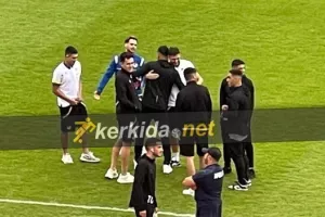 Αγκαλιές με τον... δικό τους οι παίκτες του ΑΠΟΕΛ (φώτος)