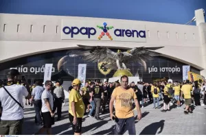 Έπεσαν δακρυγόνα έξω από την OPAP Arena