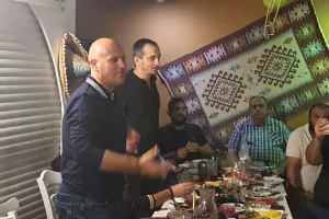 Γιόρτασε... στα μεξικάνικα ο κόουτς! (Φώτος/Βίντεο)