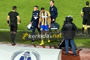 Πρόβλημα με Καρώ, έφυγε για τα αποδυτήρια