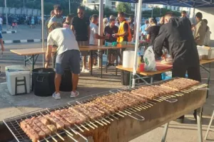 Σουβλάκια, ποτά και dj πριν το Πάφος-Ομόνοια