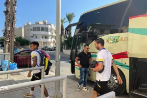 (ΦΩΤΟΣ) Η άφιξη του ΑΠΟΕΛ στο γήπεδο 