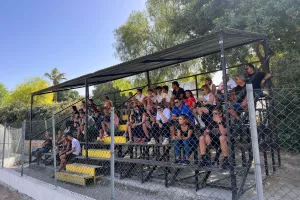 (Κ16) Βυσσινί "τριάρα"