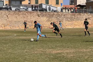 (Κ16) Βυσσινί "τριάρα"