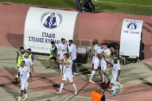 ΟΛΕ - ΟΛΕ και... "Φέρτε το πρωτάθλημα μες το Παφιακό" (βίντεο kerkida)