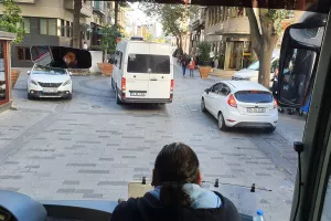 (Φώτος) Με συνοδεία αστυνομίας στην Αγιά Σοφιά οι οπαδοί της ΑΕΚ 