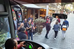 (Φώτος) Με συνοδεία αστυνομίας στην Αγιά Σοφιά οι οπαδοί της ΑΕΚ 