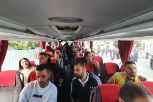 Απίστευτο: Καθήλωσαν τον κόσμο στο λεωφορείο! 