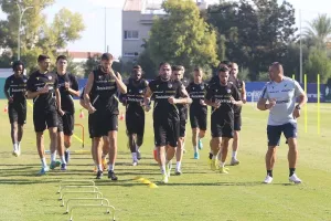 Η πρώτη προπόνηση του Βλάνταν Μιλόγεβιτς στον ΑΠΟΕΛ (φώτος)