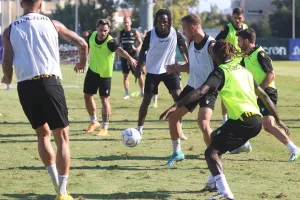ΦΩΤΟΣ/Ολοκλήρωσε το ΑΠΟΕΛ, έτοιμο για την... εποχή Μιλόγεβιτς