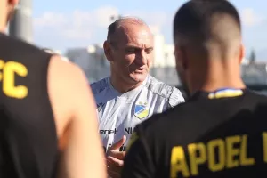 Η πρώτη προπόνηση του Βλάνταν Μιλόγεβιτς στον ΑΠΟΕΛ (φώτος)