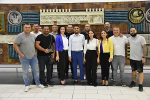 Υποδοχή για Φενέρ στο αεροδρόμιο Λάρνακας (φώτος)