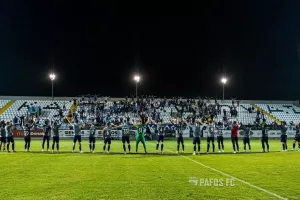 Αποθεώνει τους Παφίτες 