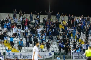Αποθεώνει τους Παφίτες 
