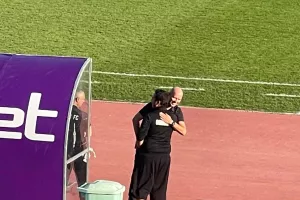 Αγκαλιά με Θανάση ο Μπεργκ 