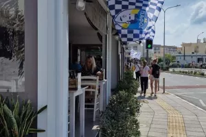 ΦΩΤΟΣ/ Ντύθηκε με "μπλε" και "άσπρο" η Πάφος!