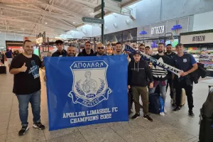 Μεγάλη παρέα στο αεροδρόμιο/Απόλλων 