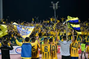 ΑΕΛ: Yellow Madness! (φώτος)