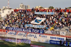 Στα γαλάζια το πέταλο: "Στο λεωφορείο μπαίνω, κομμάτια κατεβαίνω" (φώτο)