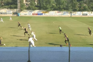 Καταγγελίες/ "Δεν λέγεται ποδόσφαιρο αγώνας με 2 μπάλες μόνο, χωρίς αρκετά ball boys και γήπεδο ακατάλληλο"