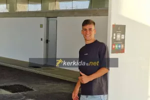 Πρώτος και... πόζα στο kerkida! 