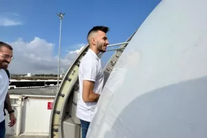 ΦΩΤΟΣ/Πέταξε για Ολλανδία ο Απόλλωνας - Μαζί του το kerkida.net