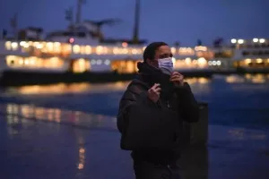 «Καλπάζει» ο κορωνοϊός σε Ρωσία, Φιλιππίνες, Σιγκαπούρη και Βιετνάμ