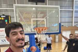 Κατεδάφισε τη μπασκέτα!